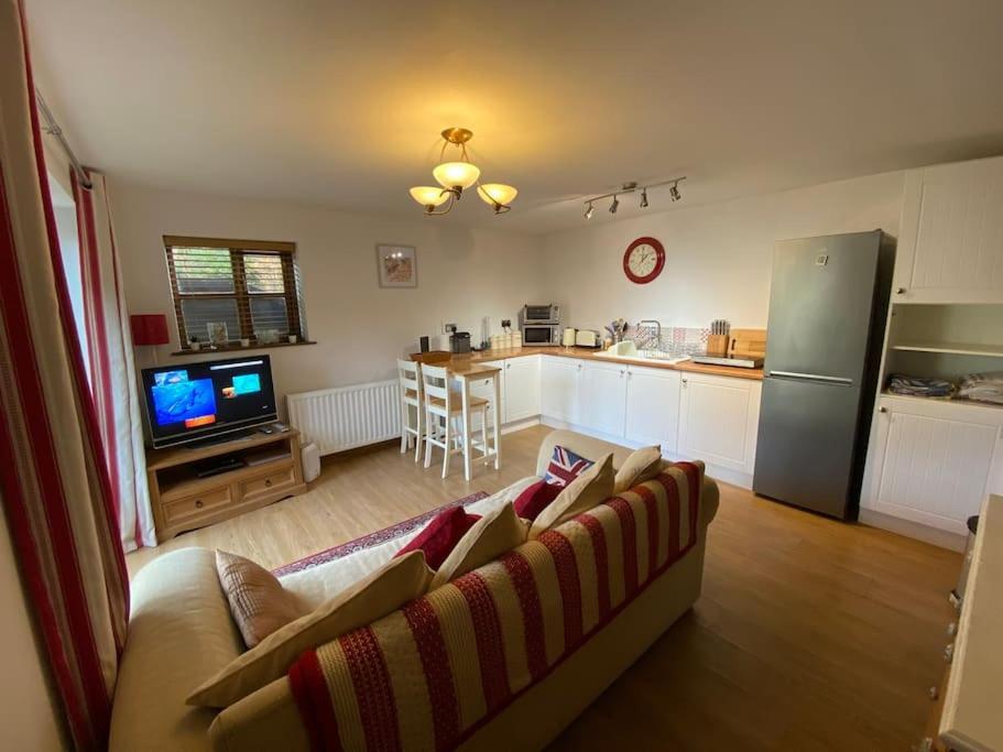 Winterborne Lodge Blandford Forum Buitenkant foto