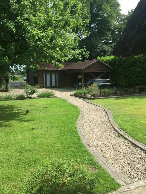 Winterborne Lodge Blandford Forum Buitenkant foto